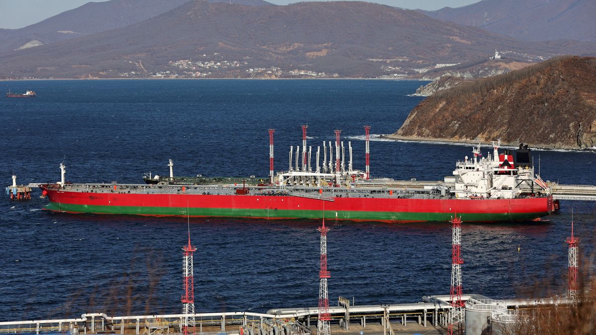 Japonsko navzdory sankcím začne znovu kupovat ruskou ropu